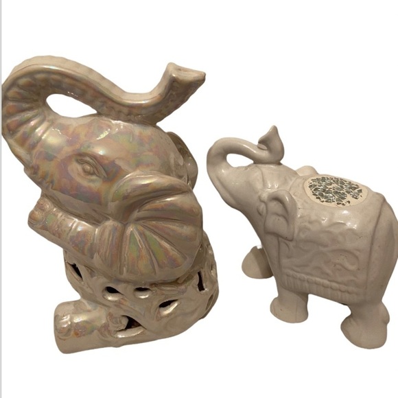 Lot of 2 White and Iridescent Medium Small Family Elephants. - Picture 3 of 3